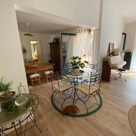 Pavillon Dans Un Ecrin De Verdure Avec Piscine *